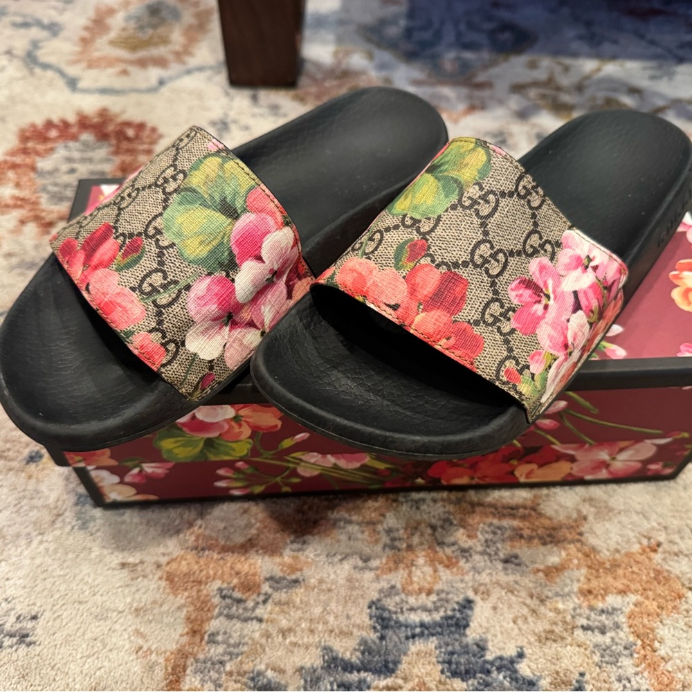 Gucci Floral Slides. Size 38 (US 8).